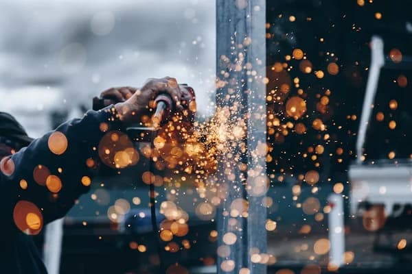 Abrasive sandblasting process to achieve clean surface profile